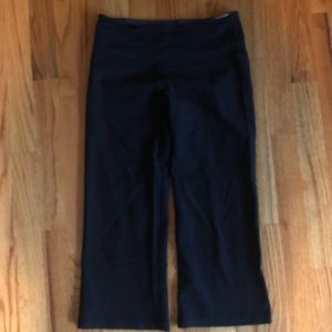 Black reversible Lululemon capris size 4